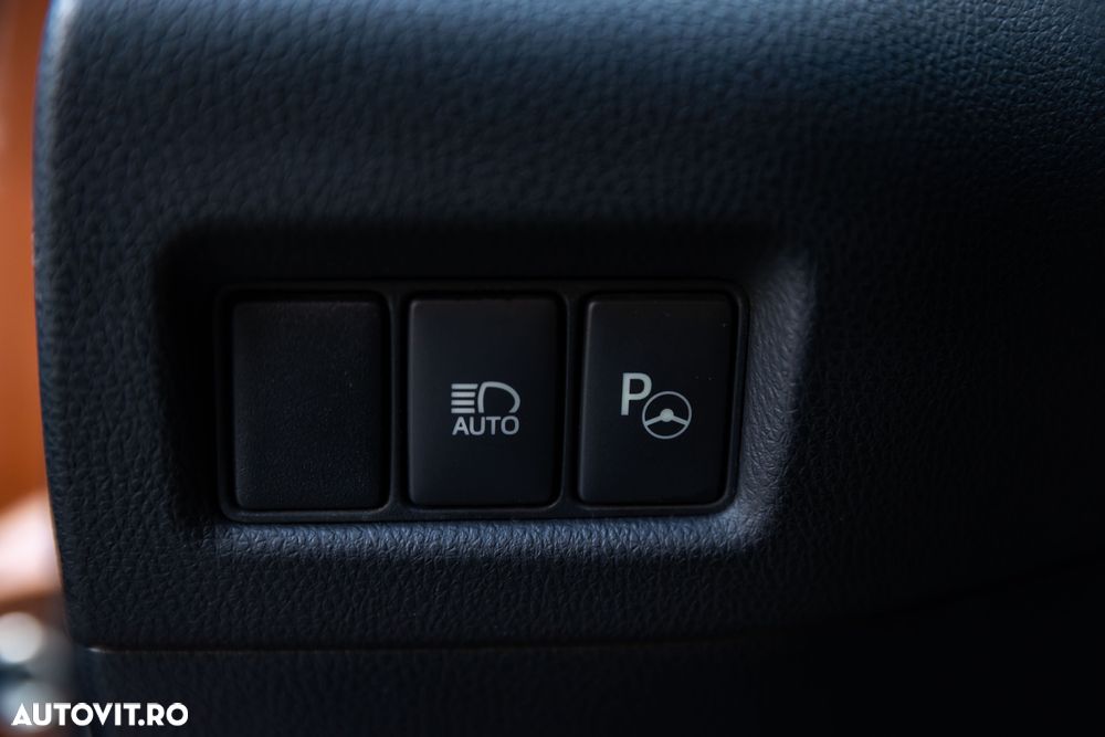 Toyota C-HR Hybrid Lounge - 26