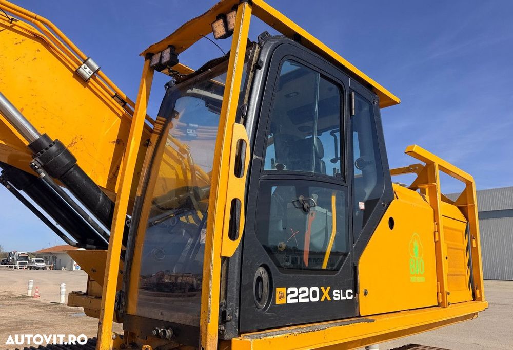 JCB 220X LC Excavator - 10