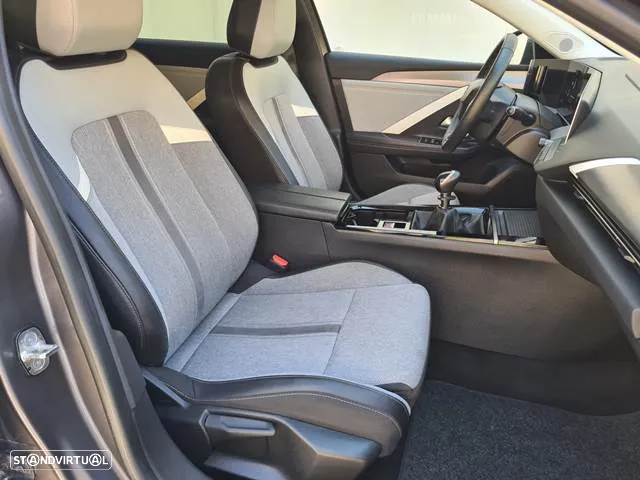 Opel Astra 1.2 T GS - 35