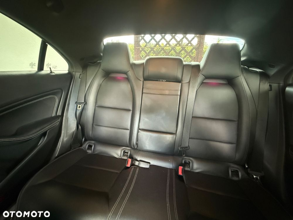 Mercedes-Benz CLA 250 4-Matic AMG Line - 10