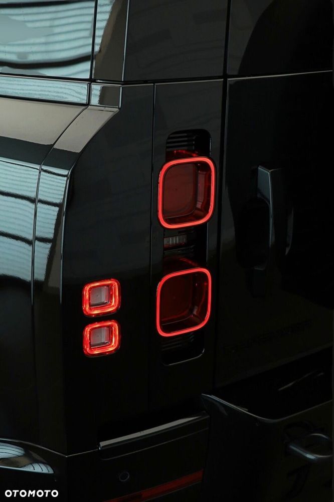 Land Rover Defender - 11