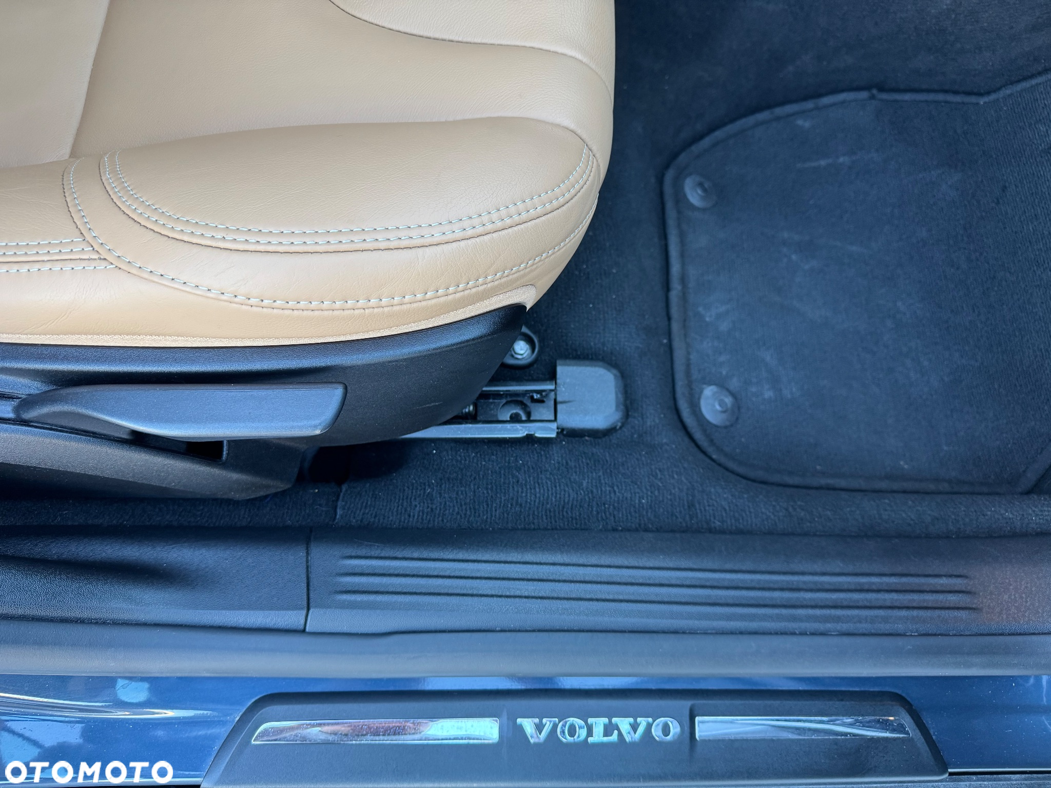 Volvo V40 Cross Country T3 Geartronic Momentum - 31