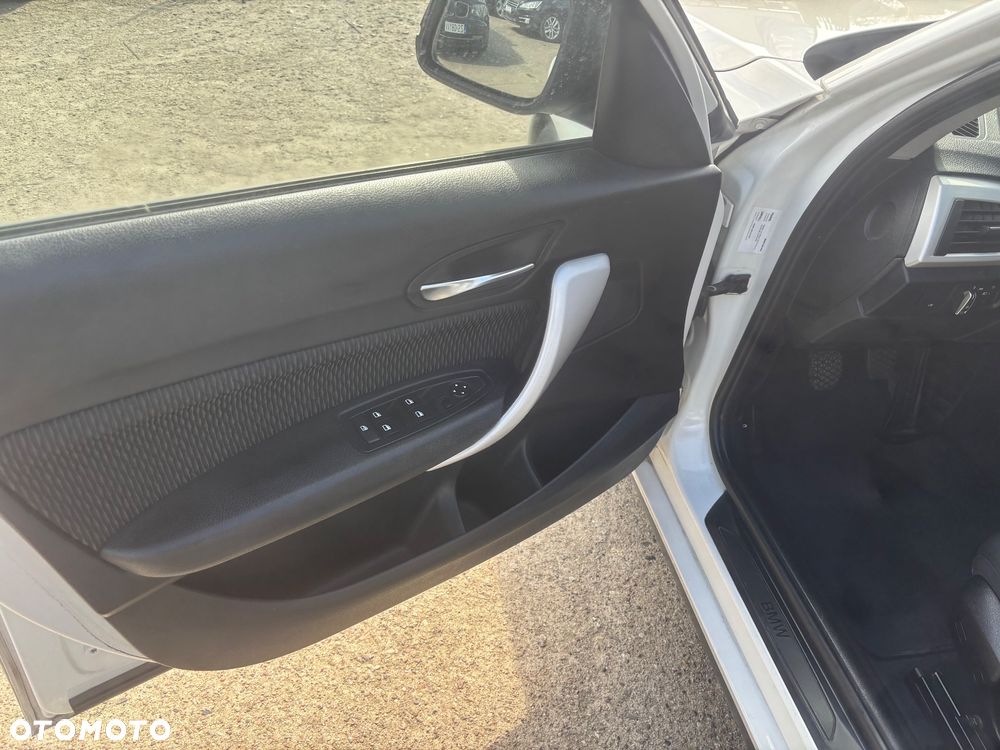 BMW Seria 1 116i - 26