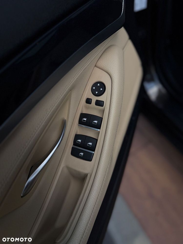 BMW Seria 5 520d xDrive Sport - 13