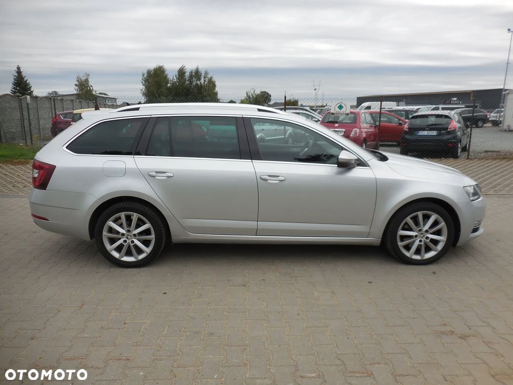 Skoda Octavia Combi 2.0 TDI Sportline - 8