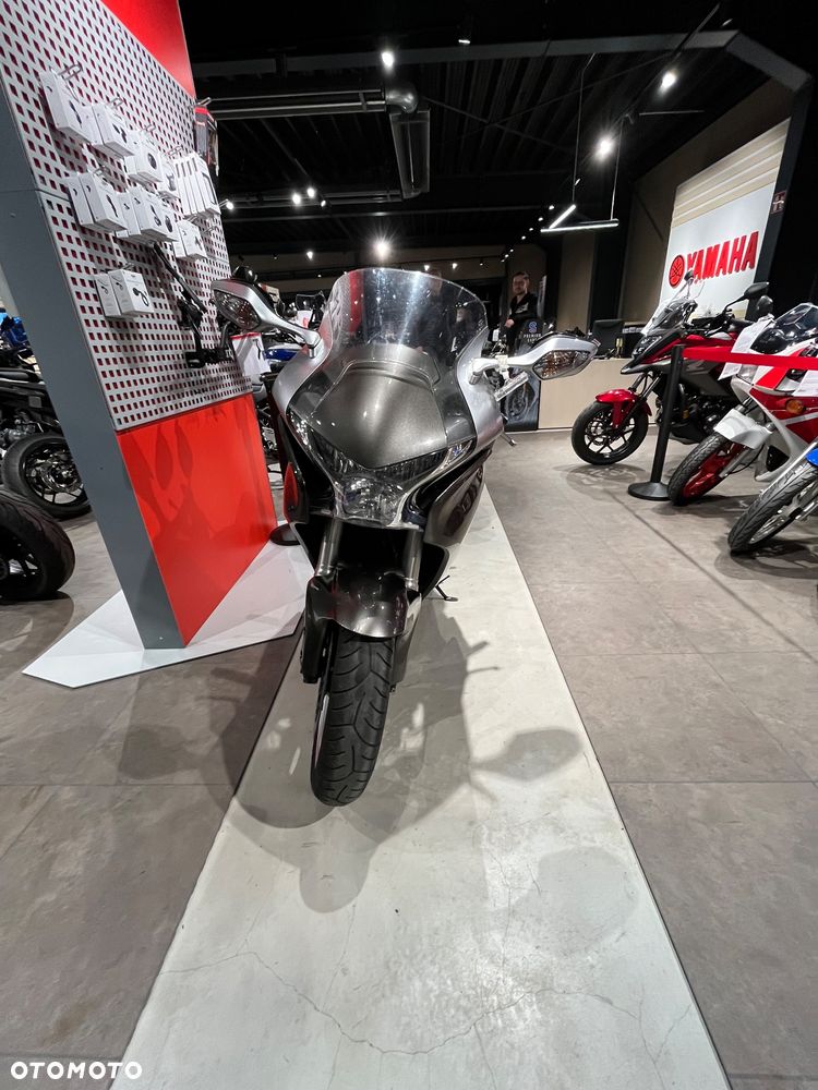 Honda VFR - 4