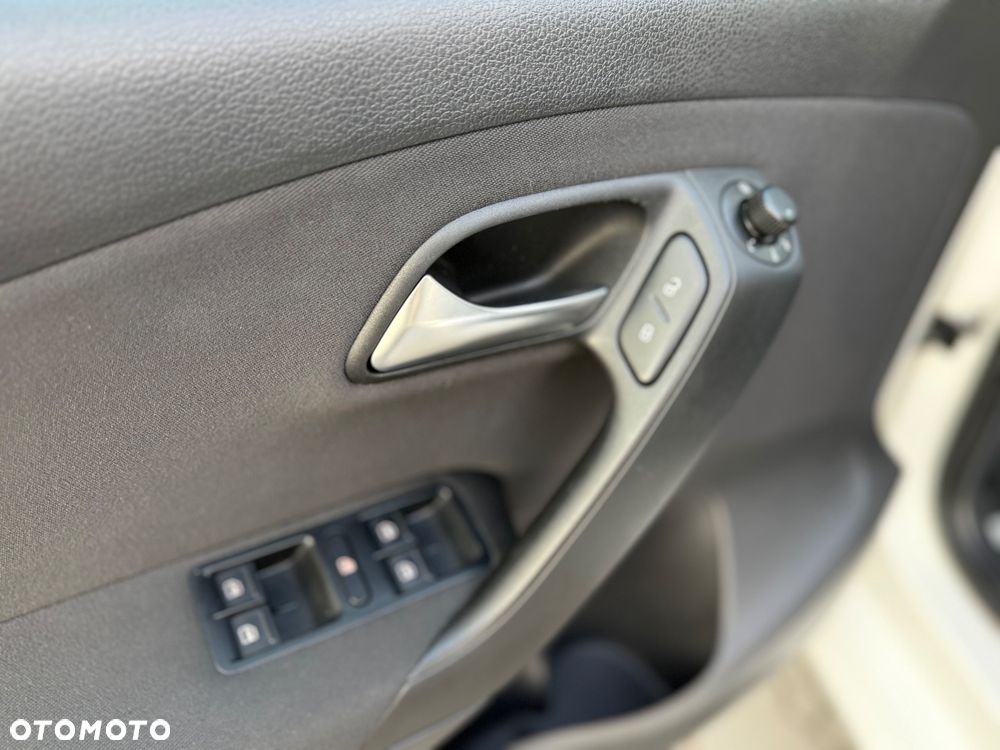 Volkswagen Polo 1.4 16V Trendline - 29