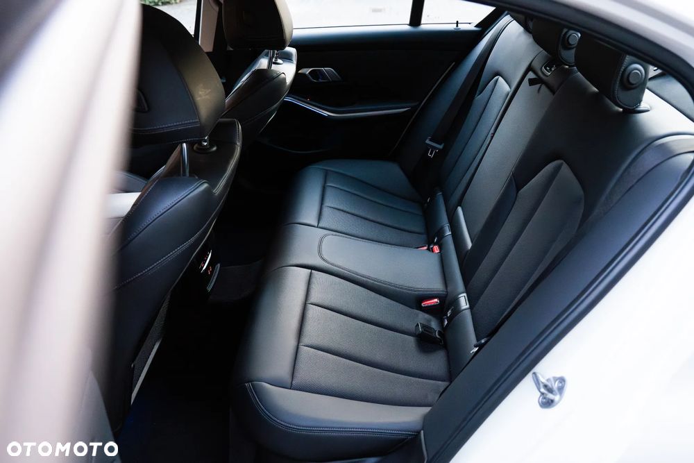 BMW Seria 3 318d MHEV Sport Line - 9