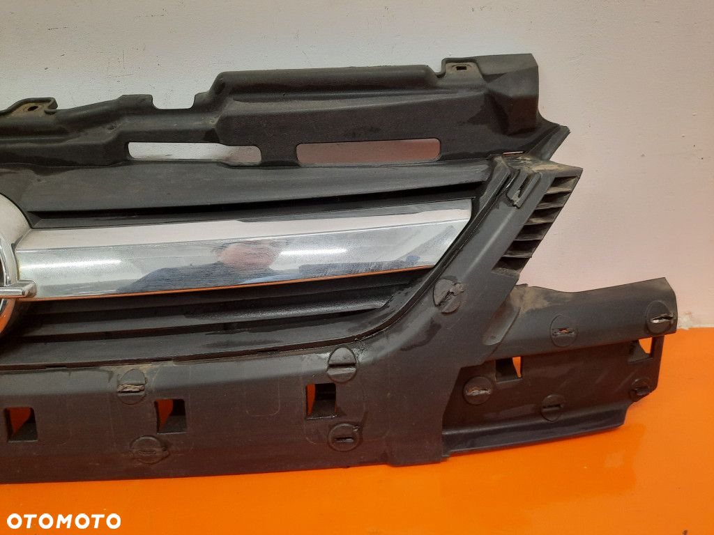 OPEL CORSA-C ATRAPA / GRILL 13120824 Z20U - 4