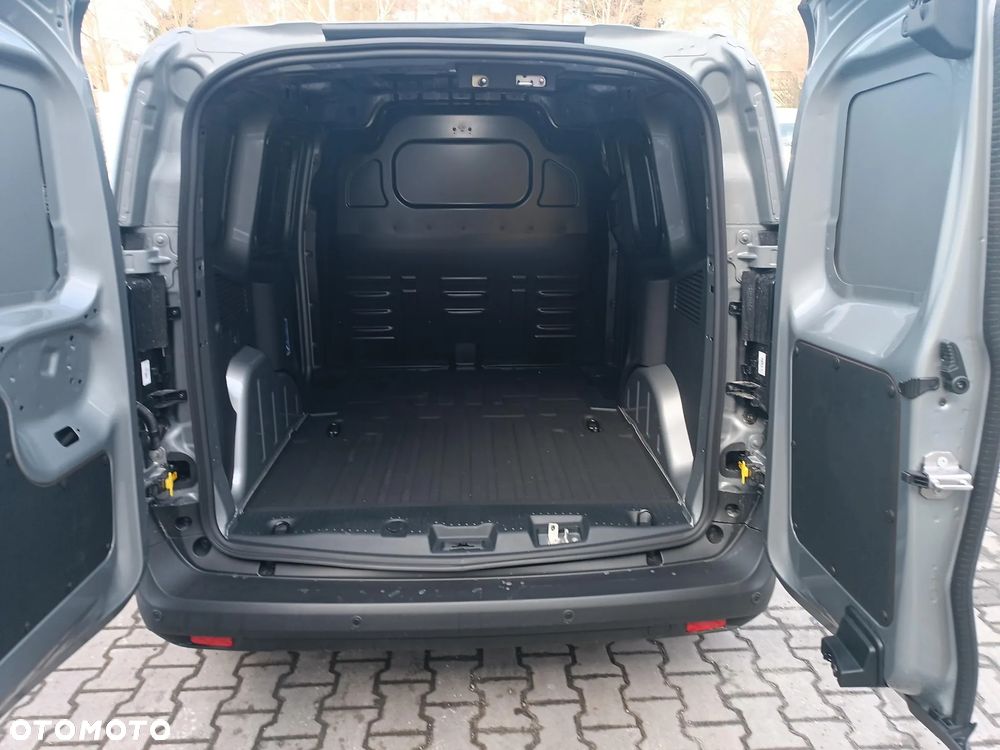 Ford Transit Courier - 27