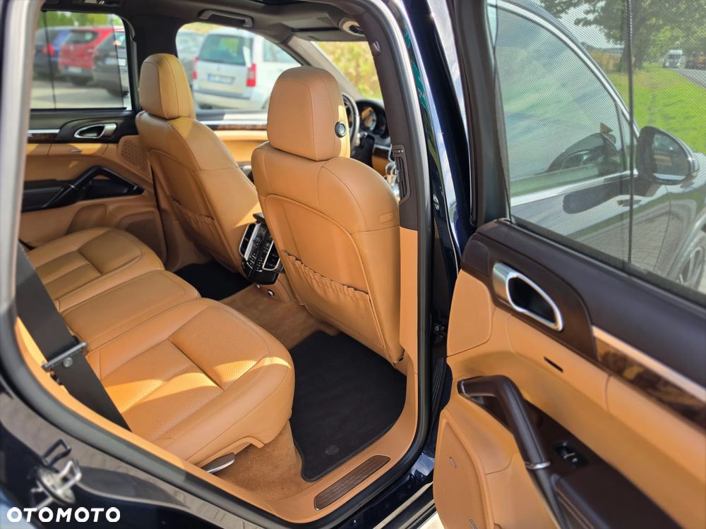 Porsche Cayenne S Platinum Edition - 25