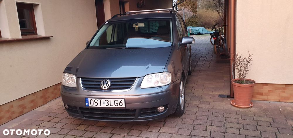 Volkswagen Touran 2.0 TDI Highline DSG - 2