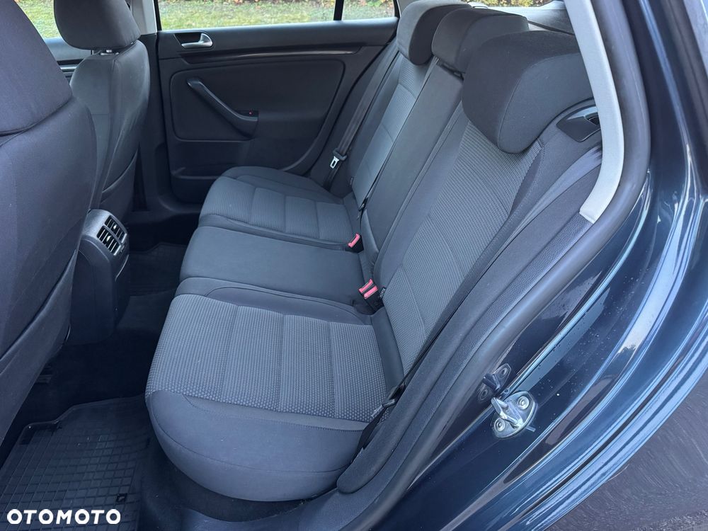 Volkswagen Golf - 22
