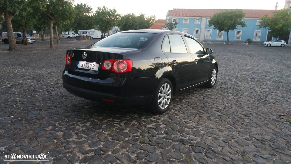 VW Jetta 1.6 TDi Confortline - 5