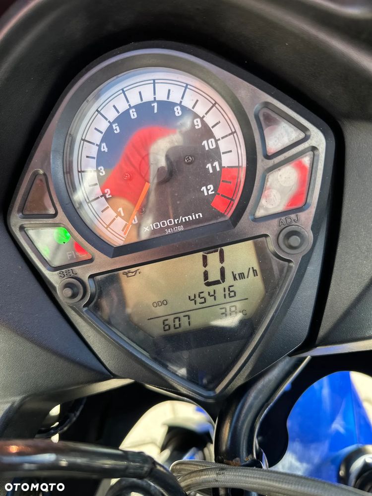 Suzuki SV - 16