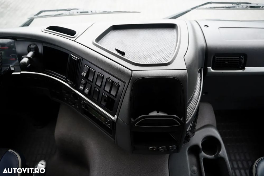 Volvo FM 380 / SOLO / 6X2 / PENTRU ANIMALE / PĂSĂRI / RIDICARE 2.000 KG / EURO 5 - 31