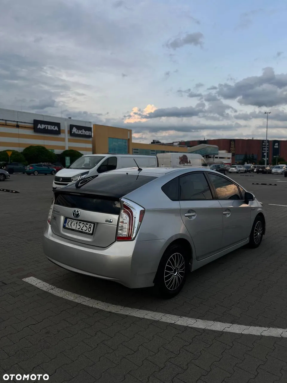 Toyota Prius (Hybrid) Life - 3