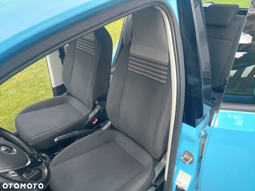 Volkswagen up! United - 9