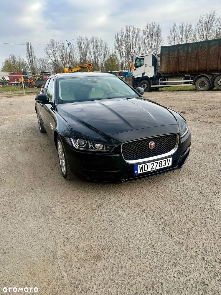 Jaguar XE 2.0 T Prestige - 2