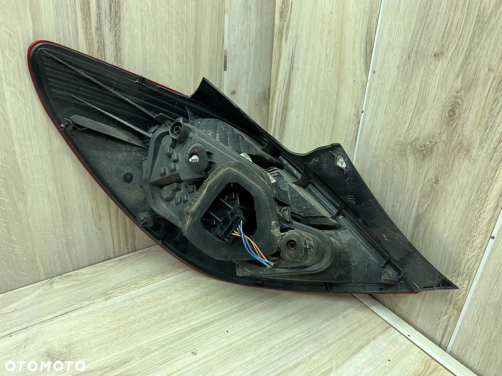LAMPA TYLNA PRAWA OPEL CORSA D 5D - 4