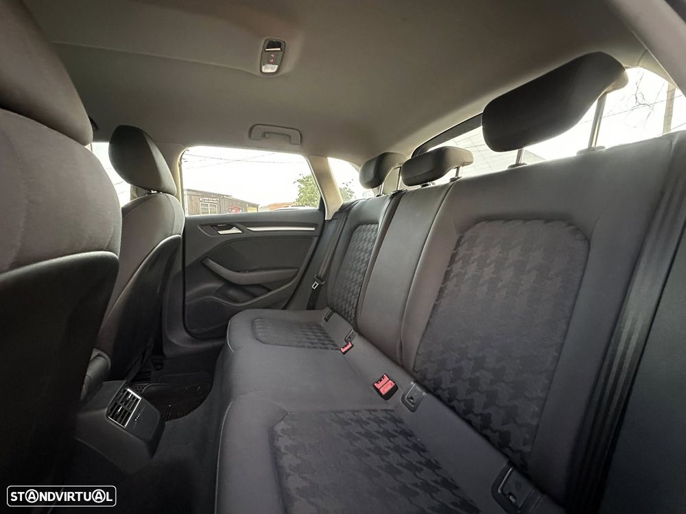 Audi A3 Sportback 1.6 TDI Attraction - 9