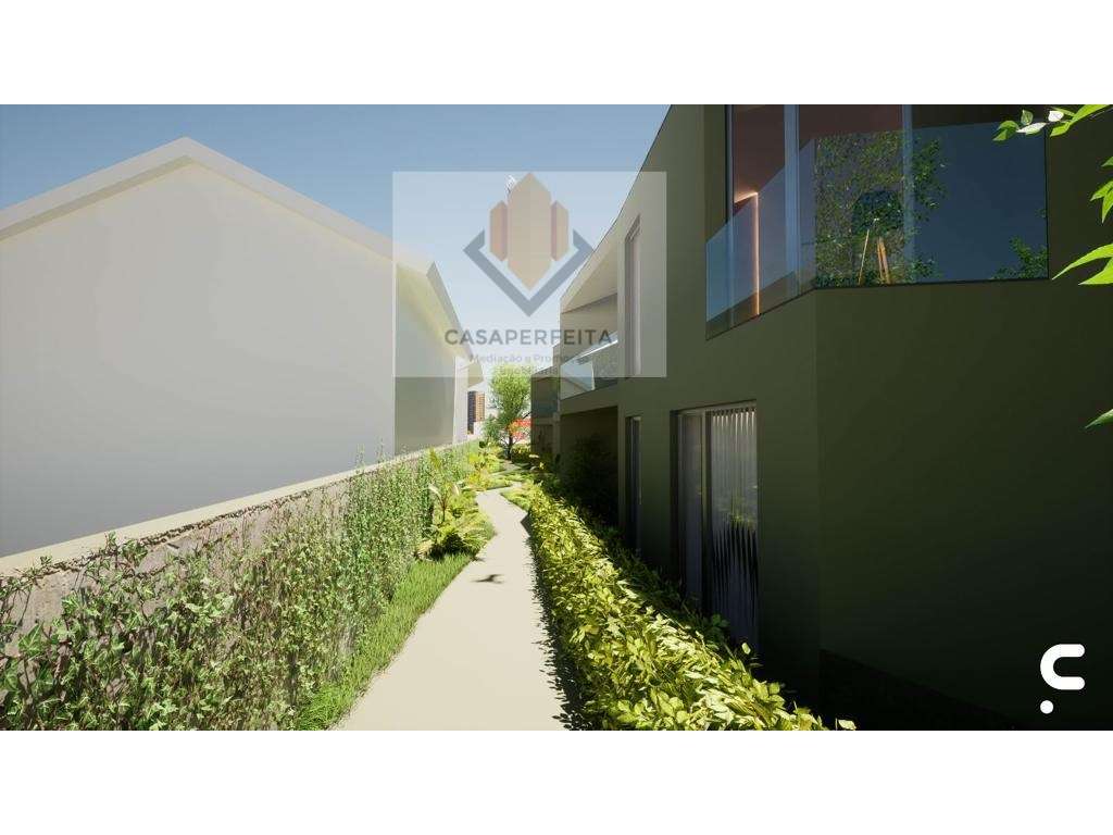 Moradia V4 de 3 Frentes em Condomínio de Luxo com Piscina e Jardins... - Grande imagem: 5/22