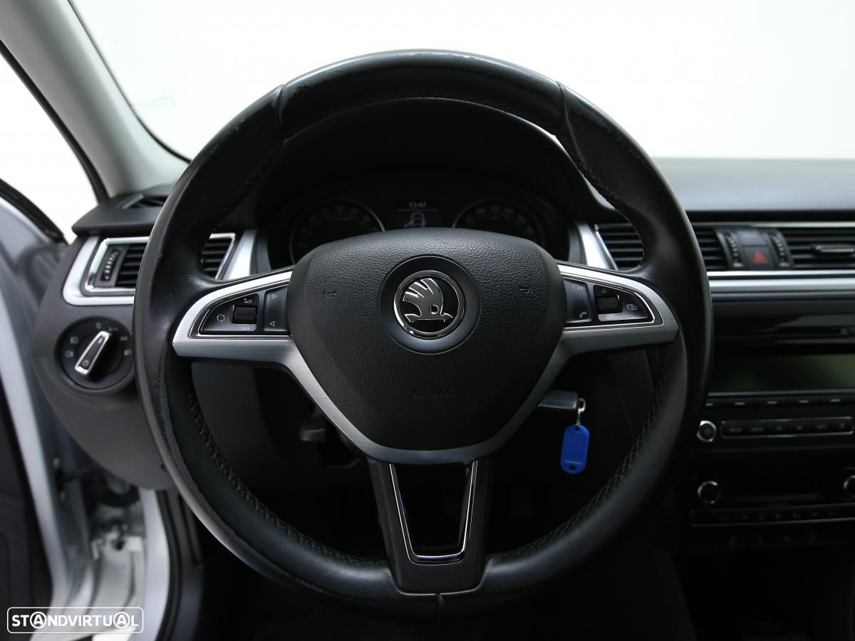Skoda Rapid - 12