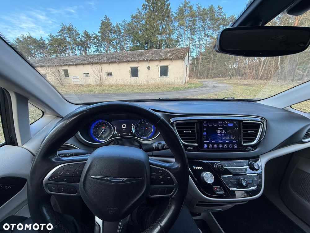 Chrysler Pacifica - 2