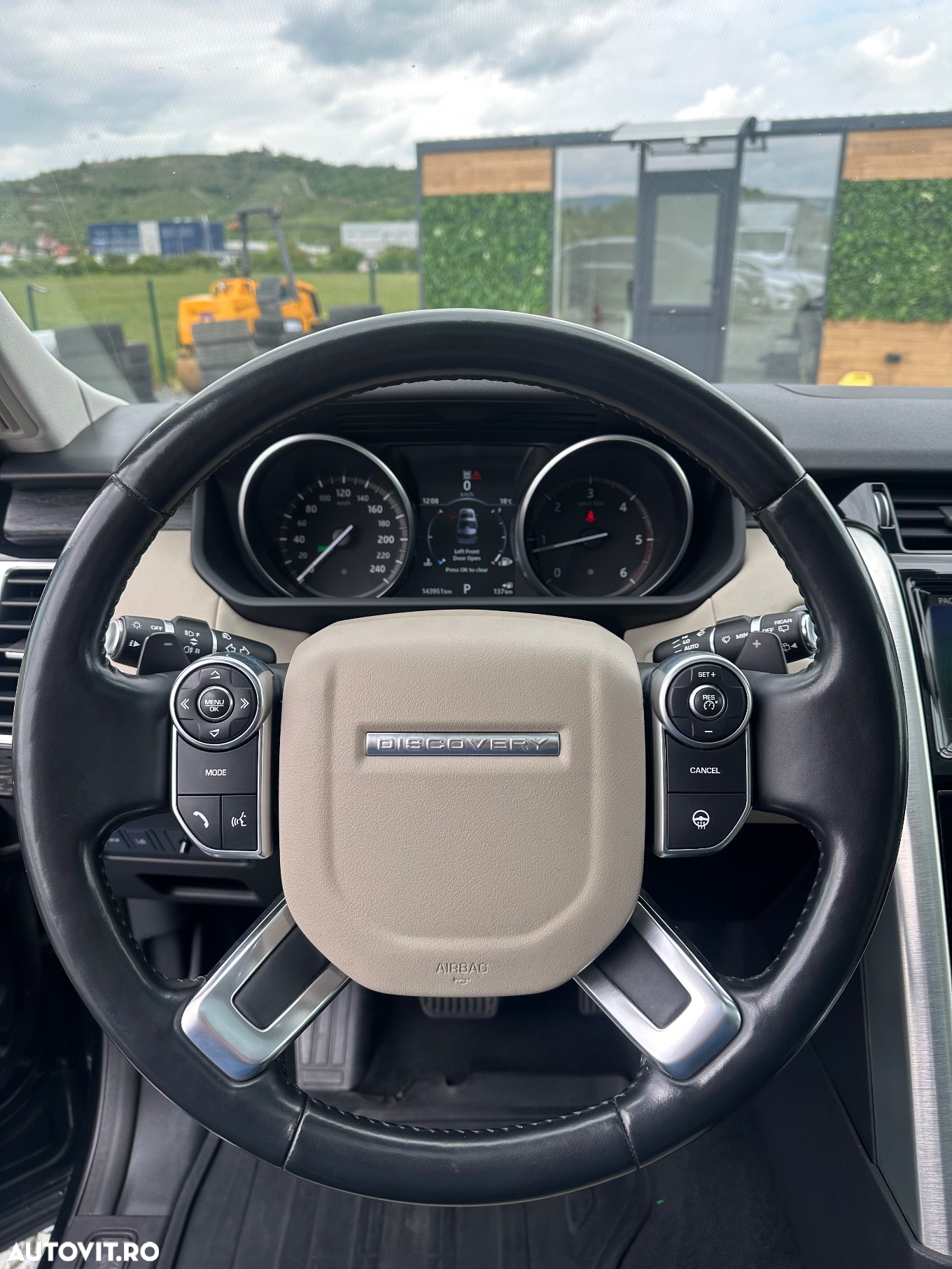 Land Rover Discovery 2.0 L SD4 HSE Luxury - 14