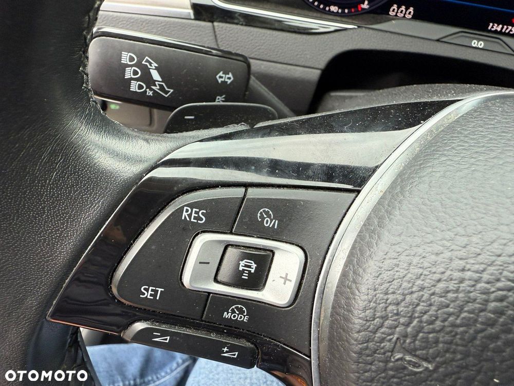 Volkswagen Passat - 15