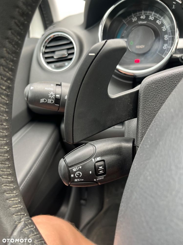 Peugeot 3008 2.0 HDi HYbrid4 - 29