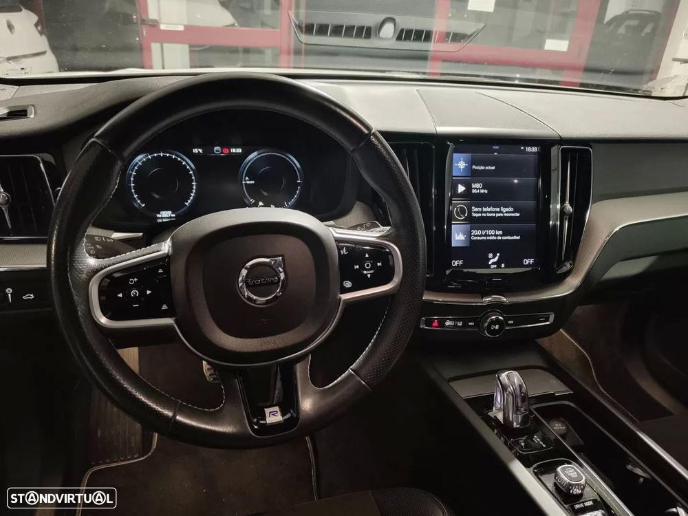 Volvo XC 60 2.0 T8 PHEV R-Design AWD - 8