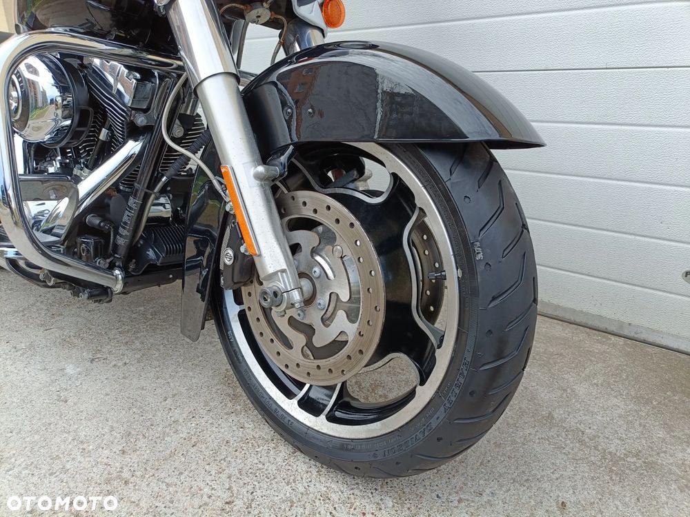 Harley-Davidson Touring Street Glide - 11