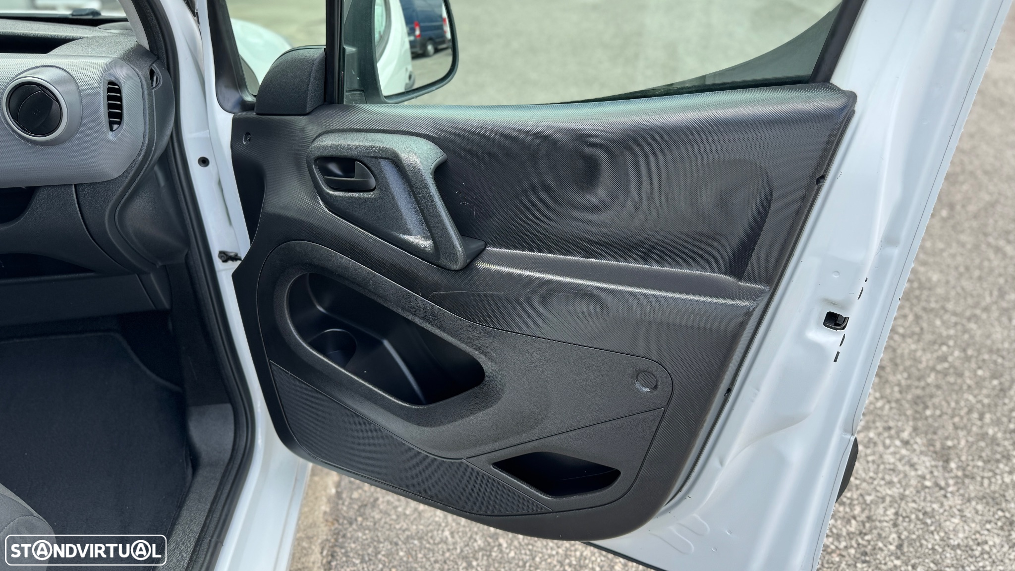 Citroën Berlingo 1.6 HDI L1H1 CX Automática - 34