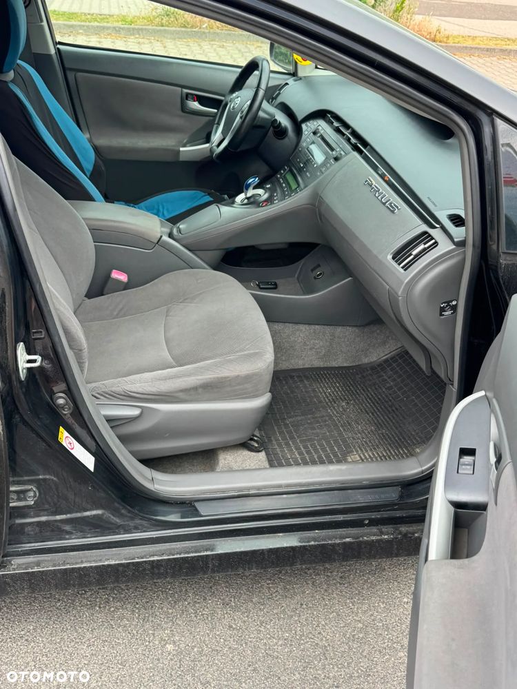 Toyota Prius 1.8 HSD Sol - 9