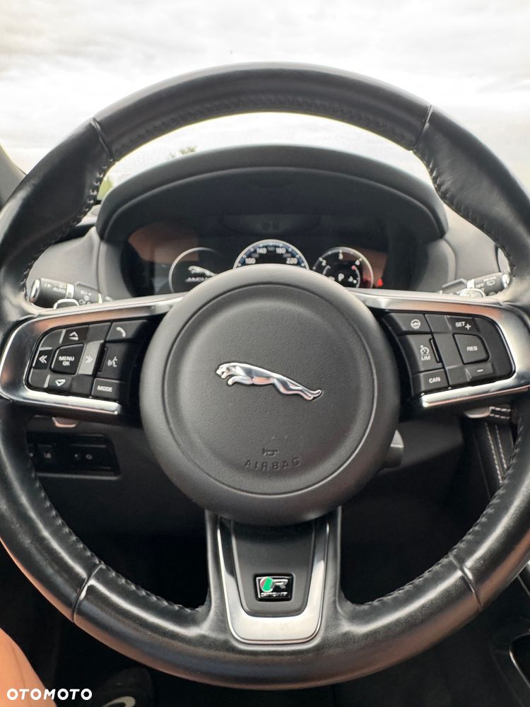 Jaguar F-Pace 2.0 i4D AWD R-Sport - 34