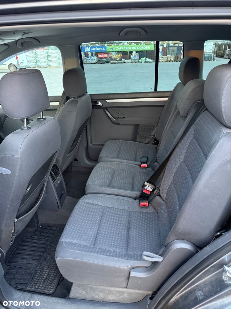 Volkswagen Touran 1.9 TDI Basis DSG - 8