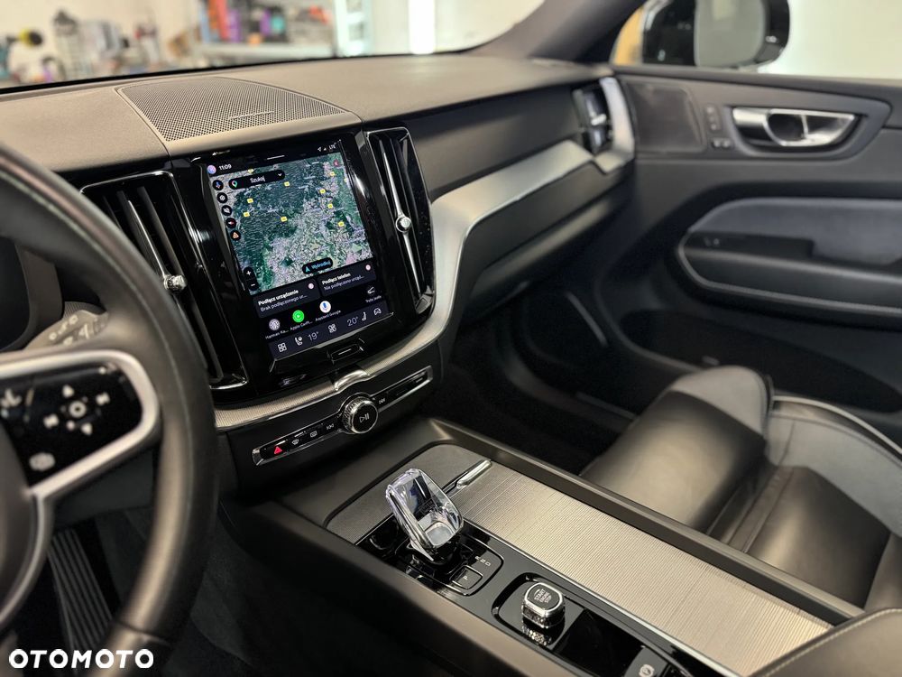 Volvo XC 60 B5 D AWD Plus Dark - 21