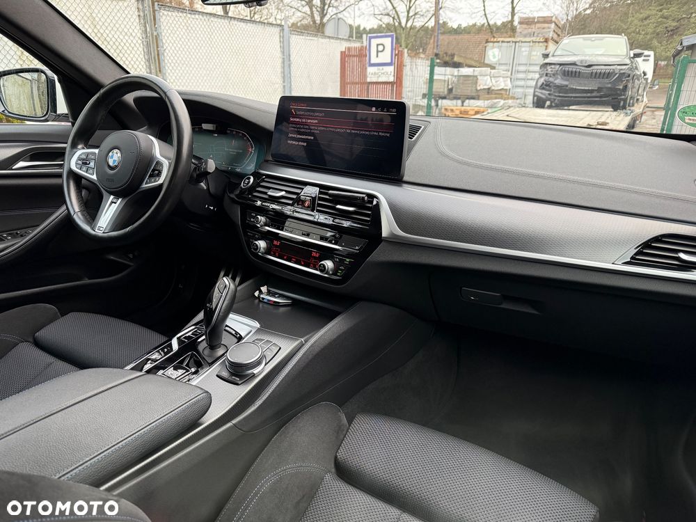 BMW Seria 5 530i xDrive M Sport Edition - 8