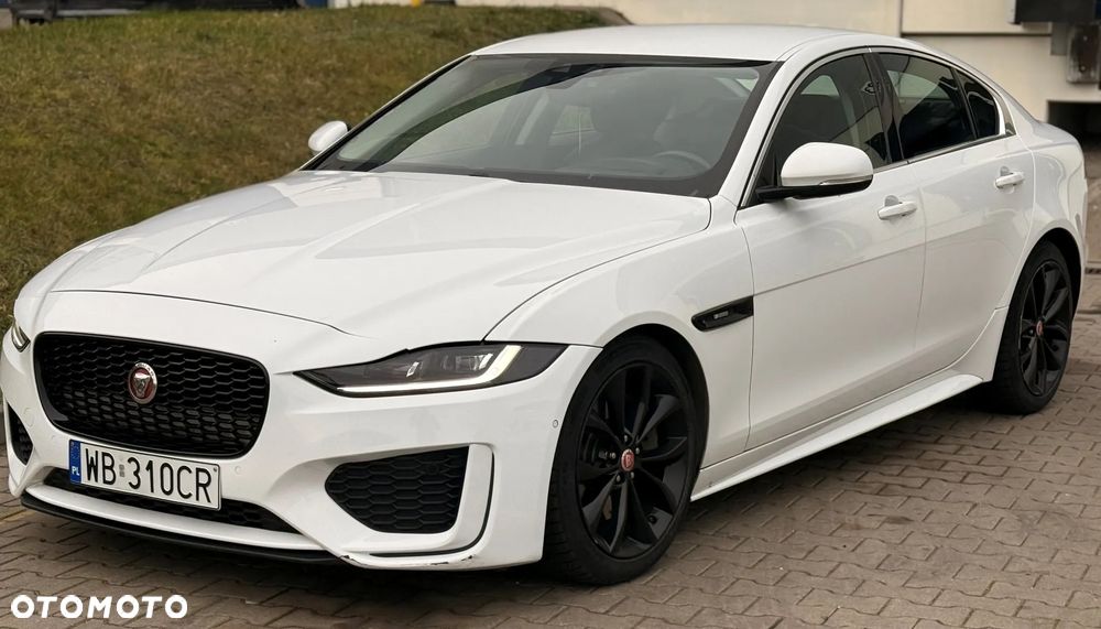 Jaguar XE 2.0 P250 R-Dynamic SE - 4