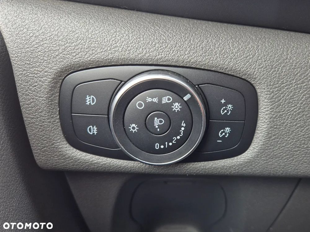 Ford Tourneo Custom - 29