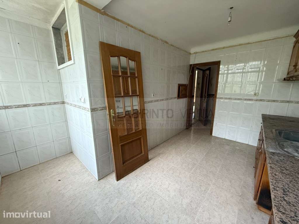 Vende-se T2 em Benfica - Lisboa - Grande imagem: 2/11