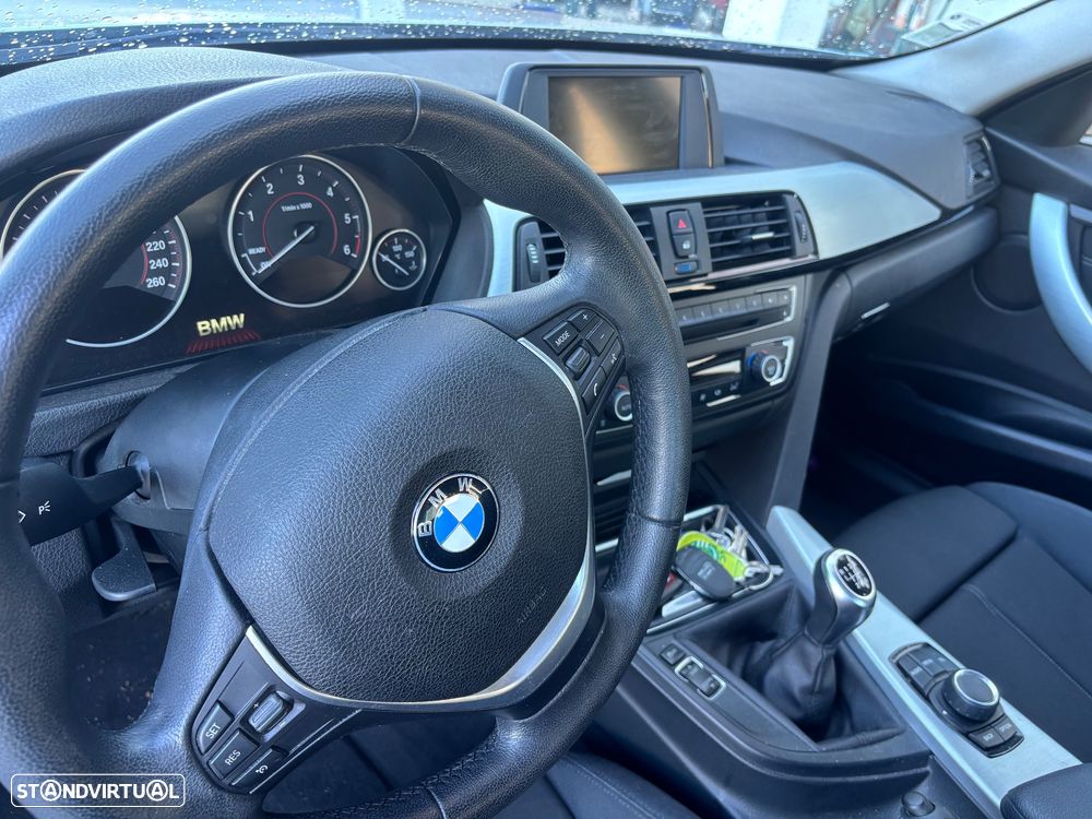 BMW 318 2014 photo 5