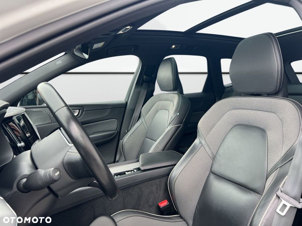Volvo XC 60 B4 D AWD R-Design - 16