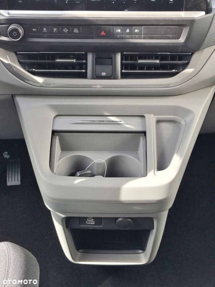 Volkswagen Caravelle - 27