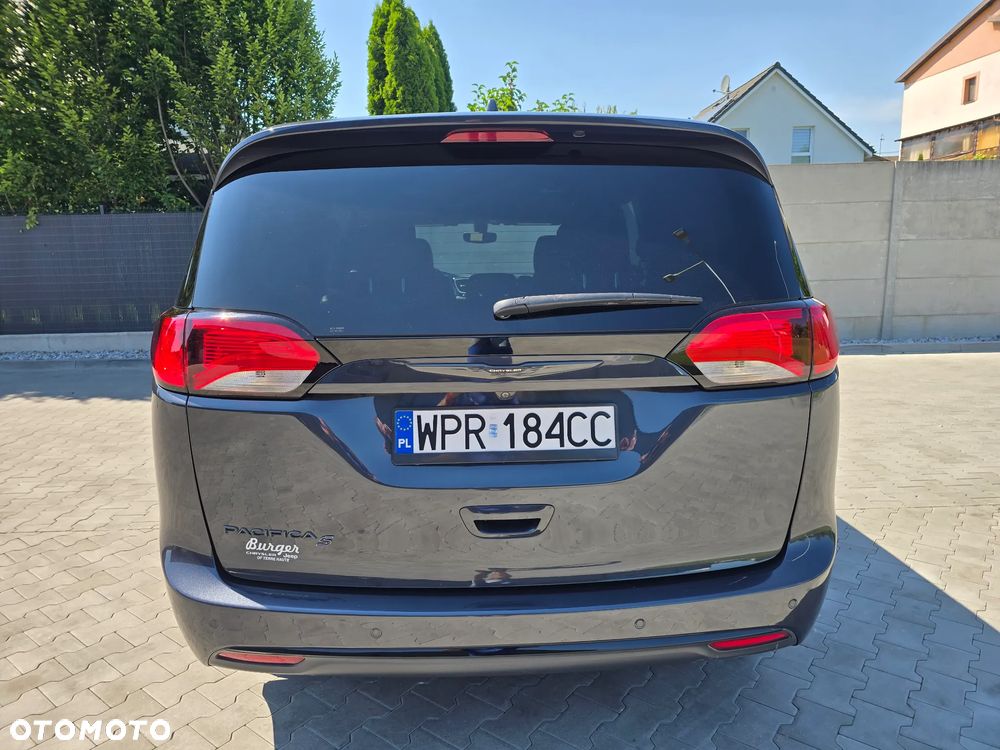 Chrysler Pacifica - 8