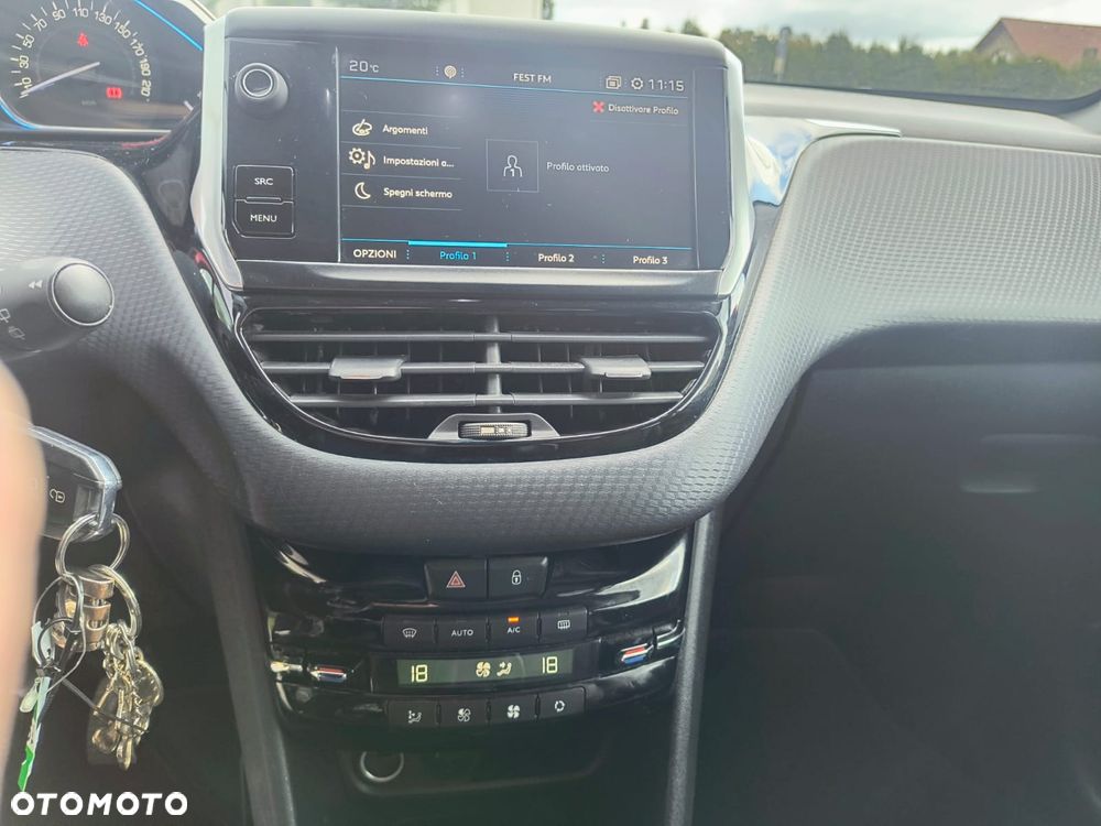 Peugeot 2008 1.2 Pure Tech Allure S&S - 26