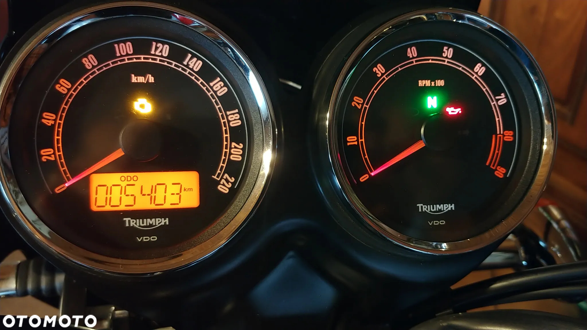 Triumph Bonneville - 4