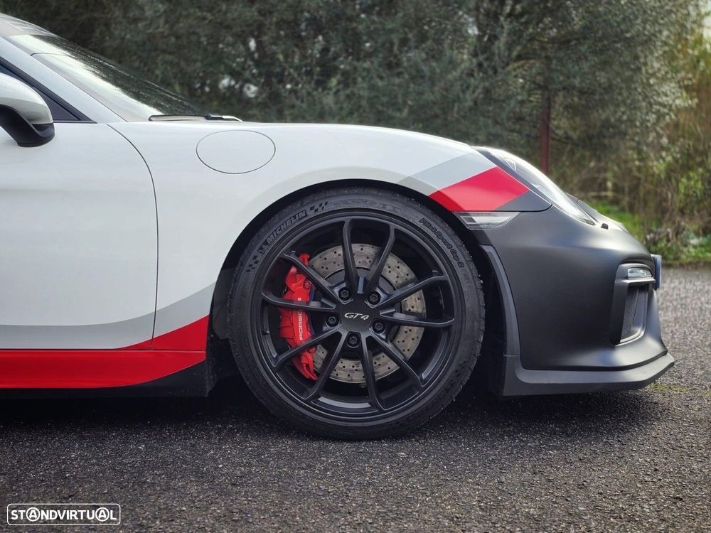 Porsche Cayman GT4 - 32