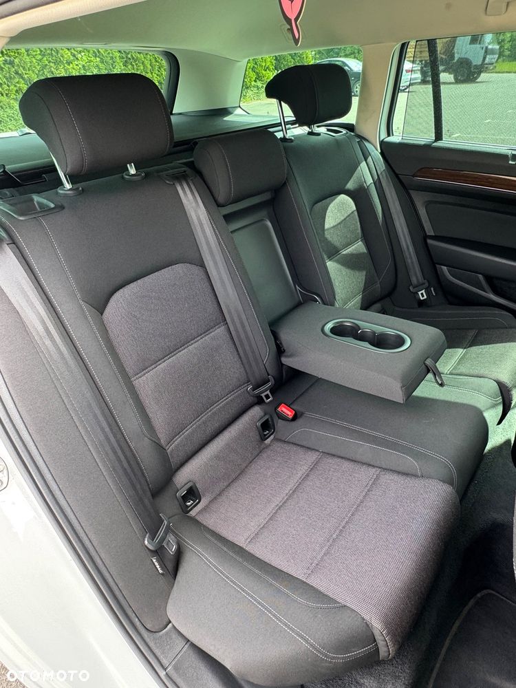 Volkswagen Passat 2.0 TDI SCR Comfortline - 19